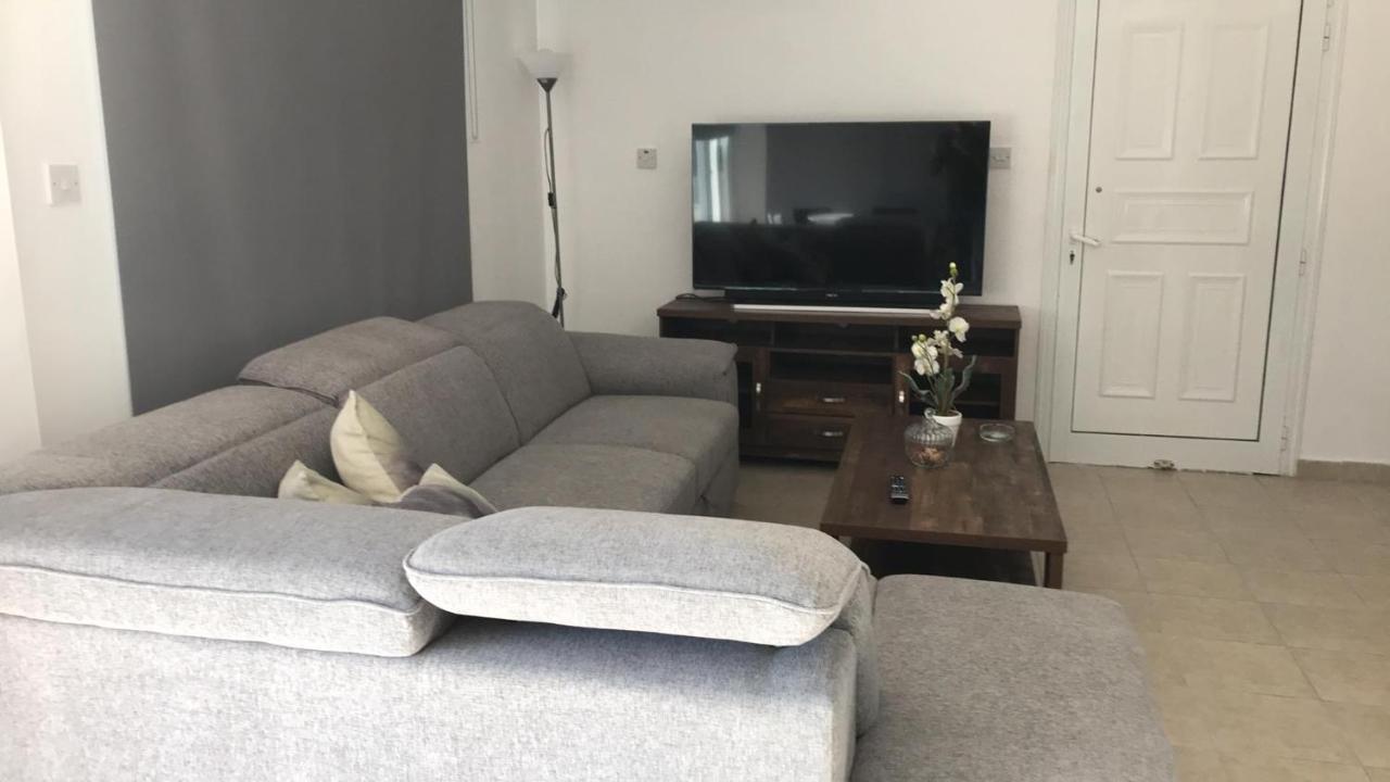 Cosy Apartment In Kato Paphos With Pool Access Ngoại thất bức ảnh