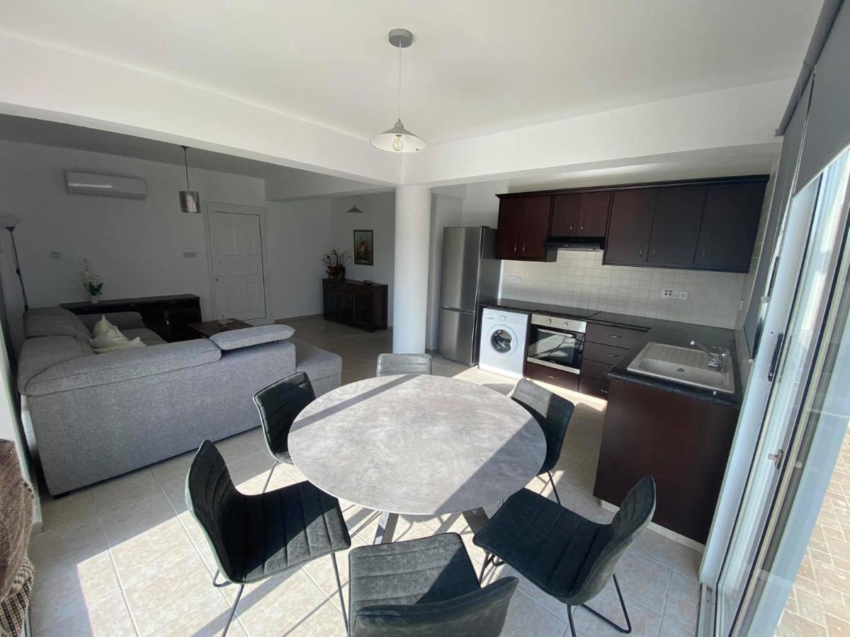 Cosy Apartment In Kato Paphos With Pool Access Ngoại thất bức ảnh